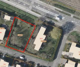 Deze bouwgrond is gelegen langs de Acacialaan. Gelegen op een perceel van 786m². Deze grond bevind zich dicht van winkels, heeft een zeer vlotte verbinding naar de autostrade, ...<br /><br />Al altijd gedroomd van uw eigen nieuwbouwwoning in Veurne, dit is uw kans!<br /><br />Mogelijkheid om aan te kopen samen met de Brugse Steenweg 163. <br /><br />Heeft u interesse? Neem gerust contact op via 058 31 58 58.