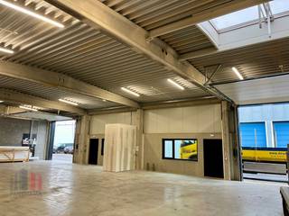 Nieuwbouw kmo-unit van 333 m² met 5 privatieve parkeerplaatsen te huur, gelegen op de Genkersteenweg 311, 3500 Hasselt. Deze moderne en...