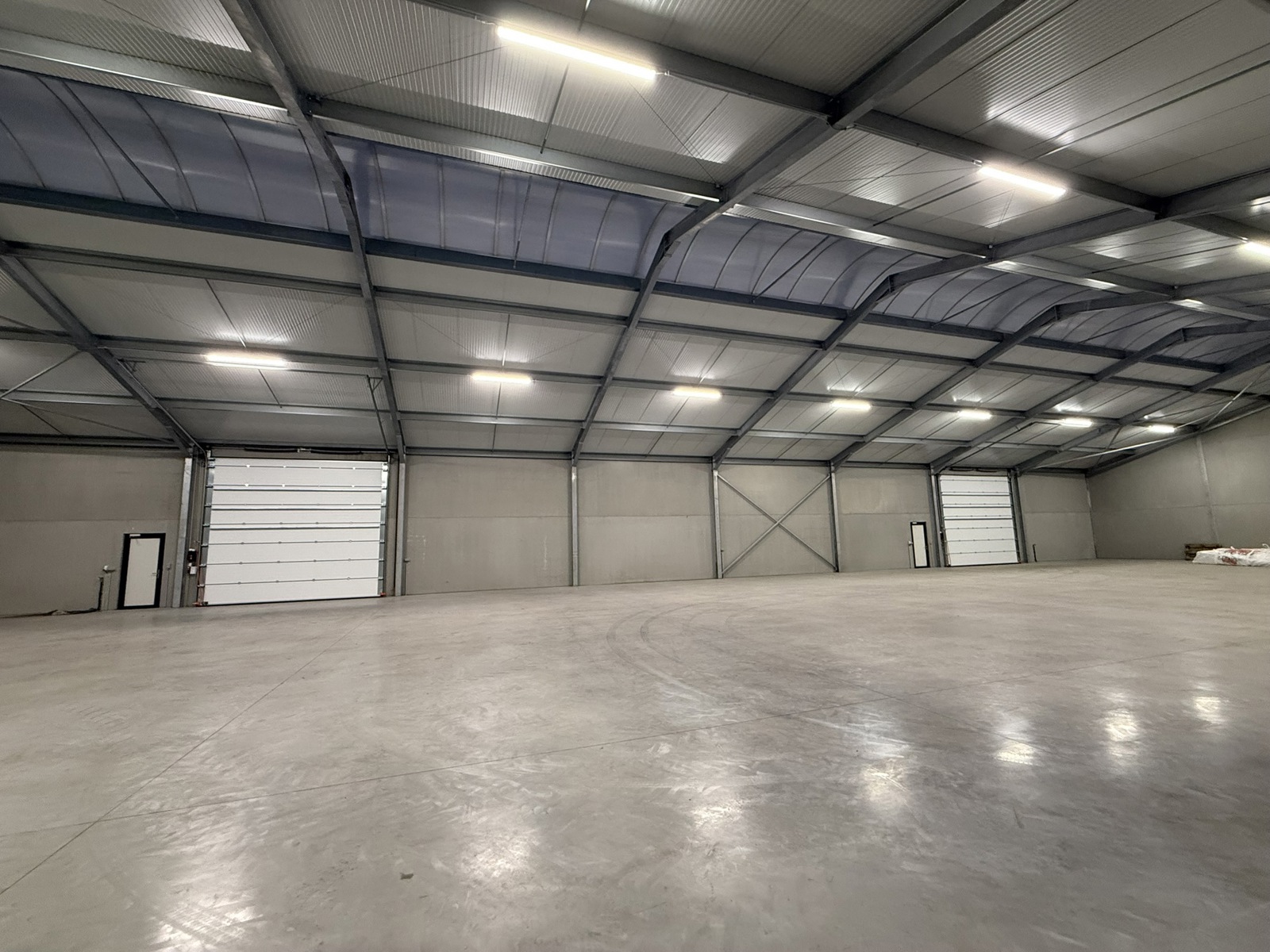 Nieuwe opslagruimte van 470m² te huur in Lichtervelde - foto 2