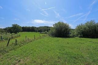 Te koop: Grond voor open bebouwing, gelegen in een groene en landelijke omgeving.Deze bouwgrond biedt een uitstekende kans om uw droomwoning te...