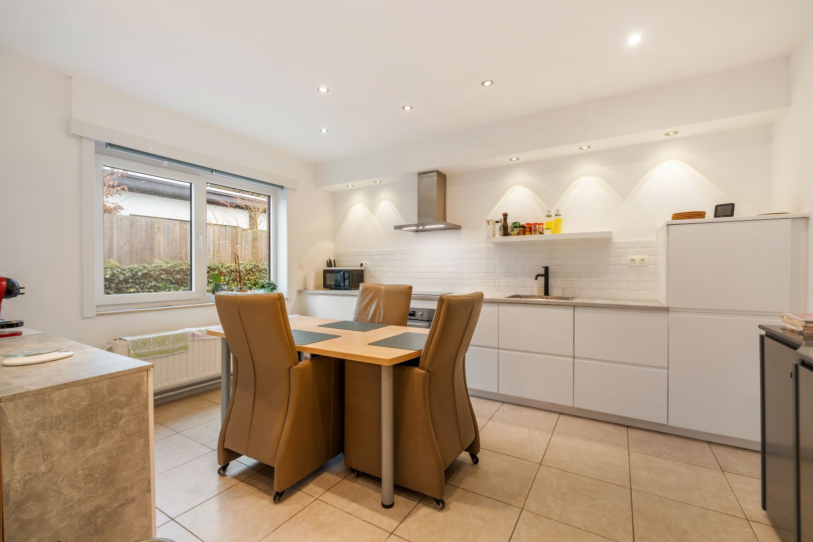 INSTAPKLARE BUNGALOW MET 3 SLPK, GARAGE EN EPC C - foto 5