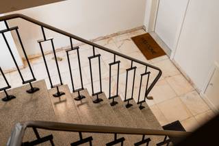 Vous recherchez un appartement de deux chambres prêt à emménager dans un cadre verdoyant et calme ? Nous avons le plaisir de vous présenter...