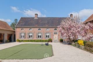 Hof ter Nechternest, une ferme magnifiquement rénovée avec une riche histoire remontant à 1838. Cette propriété unique allie charme authentique...