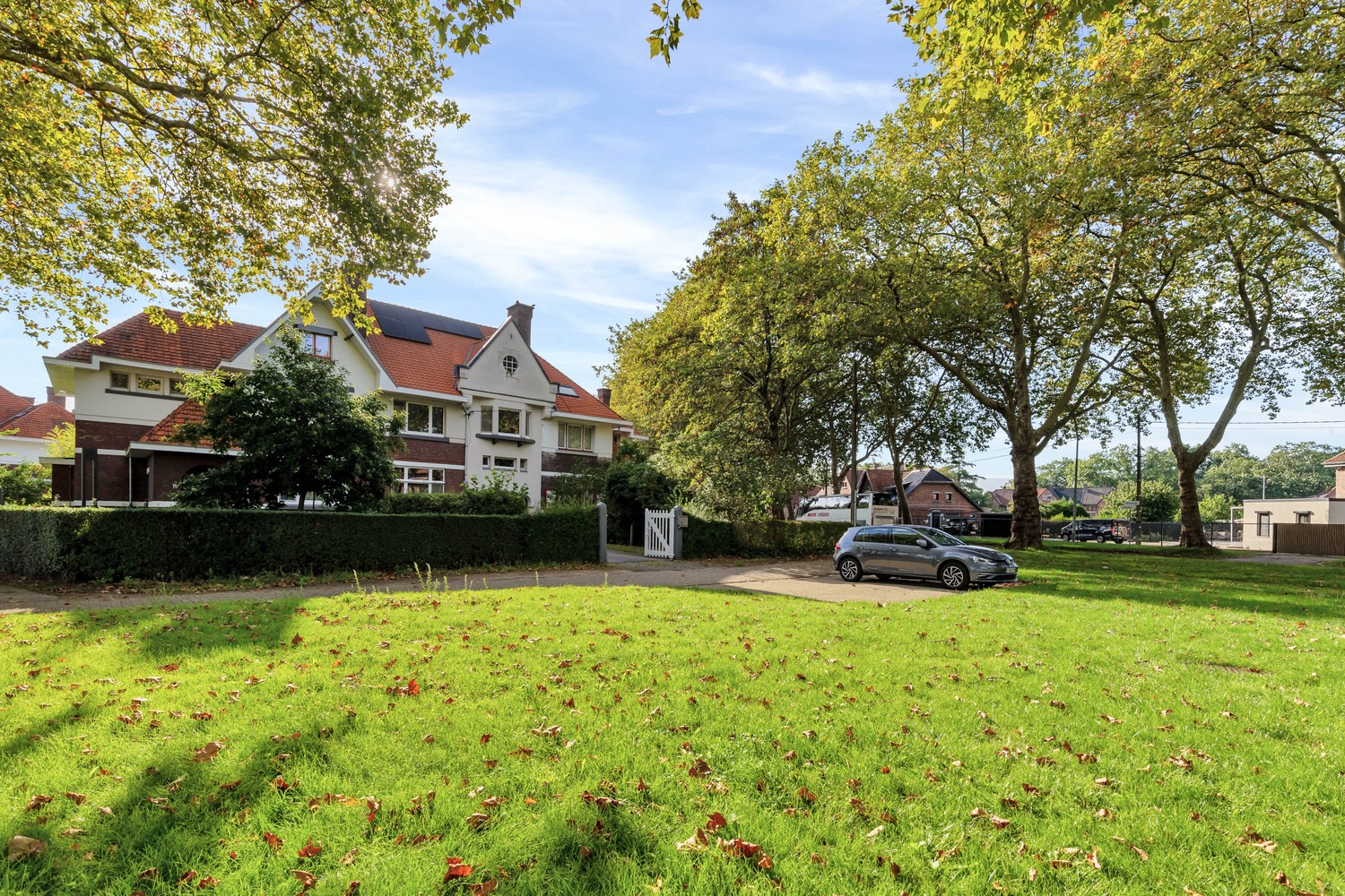 Verrassend ruime gezinswoning met 4 slaapkamers en ruime tuin in het groene Waterschei/Genk! - foto 5