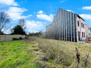 Bent u op zoek naar een rustig en landelijk gelegen bouwgrond met een uitstekende bereikbaarheid?Realiseer uw bouwplannen in een kindvriendelijke...