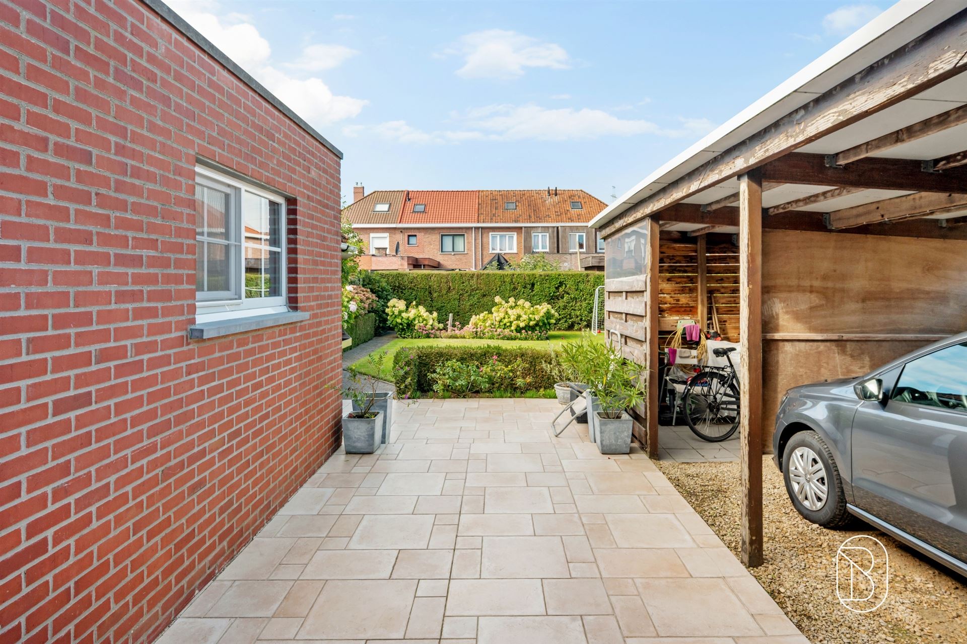 Gerenoveerde woning met 3 slpk, leuke tuin en carport - foto 4