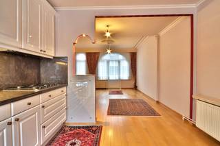 Bent u op zoek naar een lichtrijk appartement met extra ruimte en mogelijkheden op een centrale ligging?In centrum Beveren bevindt zich dit...