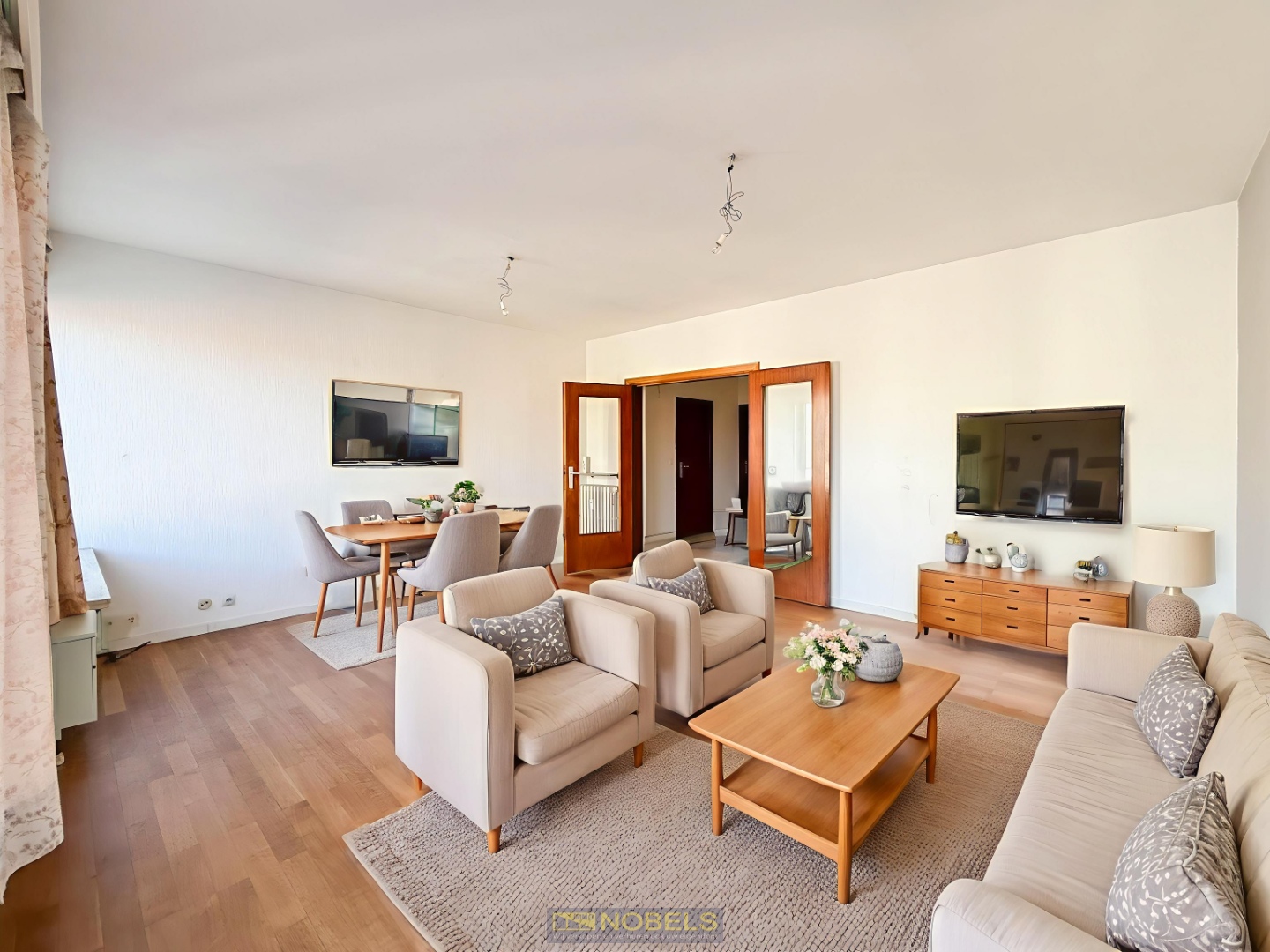 Te koop, lichtrijk 2-slaapkamerappartement met terras aan het Ledebergplein - foto 3