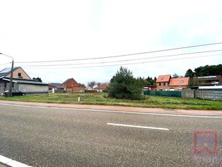 Gunstig gelegen bouwgrond voor open bebouwing, gelegen Kiezel, groot 11a14ca, met straatbreedte van +-40m. Troef: perceel is eveneens bereikbaar...