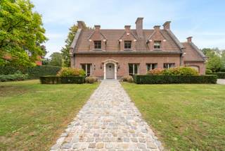 [[ DIT PAND NEEMT DEEL AAN DE ERA OPEN HUIZEN DAG OP 6/12 VAN 11:00 TOT 12:00 ]]Te koop: ruime open bebouwing in Grimbergen, gelegen aan het...