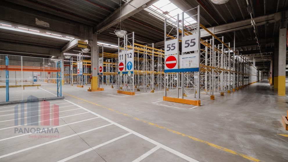 4.460 m² logistiek magazijn nabij de E42 - foto 3