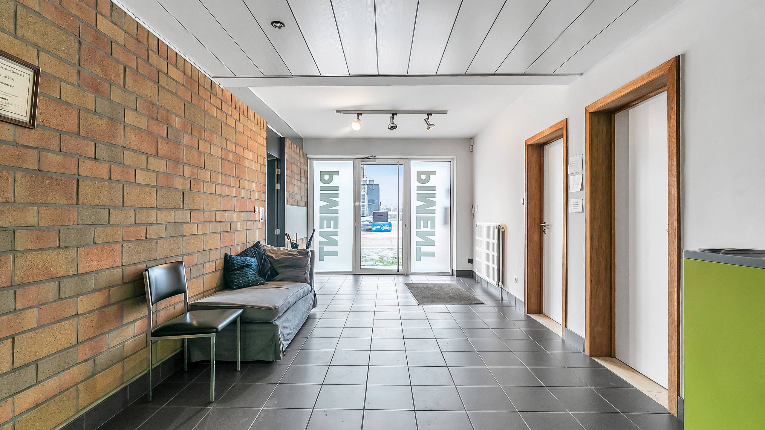 Veelzijdig en flexibel bedrijfsgebouw met woonst op toplocatie in Hasselt - foto 2