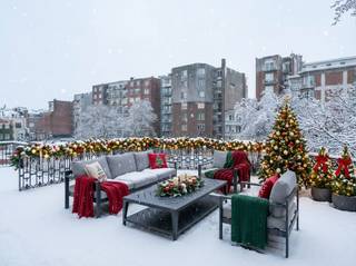 In een karaktervol en imposant herenhuis, gelegen in het hart van de stad, bevindt zich op de tweede verdieping dit stijlvolle en bijzonder ruime appartement. Met zijn unieke indeling, hoogwaardige afwerking en royale leefoppervlakte biedt deze woning een zeldzame combinatie van elegantie en comfort. Aan de achterzijde geniet u van een serene, groene omgeving, een oase van rust te midden van het levendige stadsleven.<br /><br />De leefruimte valt op door de hoge plafonds en grote ramen die het appartement overspoelen met natuurlijk licht en een gevoel van openheid creëren. Een sfeervolle haard vormt het warme middelpunt van het woongedeelte. De open keuken is een absolute blikvanger, voorzien van een centraal kookeiland, luxe inbouwapparatuur en verfijnde afwerkingsdetails zoals een marmeren werkblad. Naast de keuken bevindt zich een handige bijkeuken met aansluitingen voor wasmachine en droogkast.<br /><br />Aan de rustige achterzijde ligt een prachtig terras met uitzicht, ideaal om in alle privacy te ontspannen. De ruime master bedroom is een comfortabele retreat, compleet met een luxueuze badkamer, voorzien van een inloopdouche, vrijstaand bad en dubbele wastafel. De tweede slaapkamer heeft eveneens een eigen douchekamer, wat perfect is voor gasten of medebewoners.<br /><br />Meer info en een 3D-rondleiding op www.hillewaere-vastgoed.be