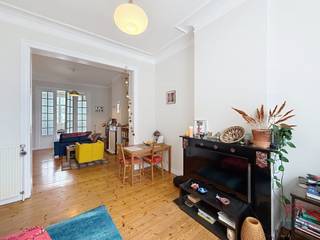 IXELLES - dicht bij het Brugmannplein, in een rustige woonstraat, dicht bij winkels en vervoer, mooi gestoffeerd appartement met 1 slaapkamer op de...