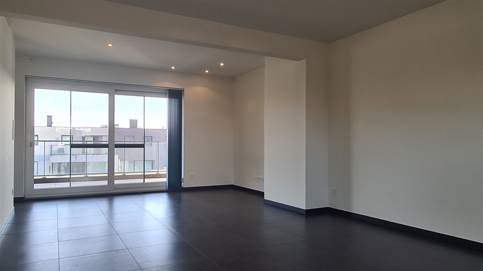 Recent appartement op bovenste verdieping nabij centrum Hoeselt - foto 2