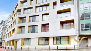 DANSAERT - Ideaal gelegen in de het centrum van Brussel, op de 1e verdieping van een recent gebouw, deze prachtige studio van 37m2. Het bestaat...