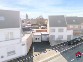 <p>Op zoek naar de ideale plek om uw droomwoning te realiseren? Deze bouwgrond in Gijzegem biedt een uitstekende opportuniteit voor het oprichten van een gesloten bebouwing, gelegen op een bijzonder gunstige locatie nabij een belangrijke invalsweg. Hierdoor geniet u van een vlotte bereikbaarheid richting Aalst, Dendermonde en omliggende gemeenten.</p>

<p>Het perceel heeft een oppervlakte van 176 m² en is perfect geschikt voor een moderne en energiezuinige gezinswoning. Dankzij de doordachte ligging combineert deze bouwgrond praktische bereikbaarheid met een aangename woonbeleving.</p>

<p>Een extra troef is het mooie zicht op groen, wat zorgt voor een rustgevend gevoel. Winkels, scholen en openbaar vervoer bevinden zich in de directe omgeving en zijn vlot bereikbaar.</p>

<p>Kortom, deze bouwgrond vormt de perfecte basis voor wie op zoek is naar een goed gelegen perceel met potentieel, in een aangename en groene omgeving.<br /><br />P-score: B<br />G-score: B</p>

<p>Interesse? Neem gerust contact op voor meer informatie op 053 41 20 25.</p>