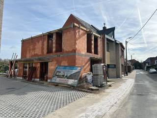 Voor meer info of een bezoek, bel 053/59 49 34. Op wandelafstand van het centrum van Liedekerke bevindt zich deze hedendaagse nieuwbouwwoning...