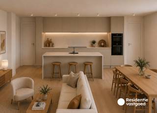 Nieuwbouwproject 'Residentie Brouwerie' brengt modern wooncomfort naar het centrum van Houthulst. <br />Dit nieuwe project, momenteel in opbouw, omvat 23 energiezuinige appartementen en 2 handelsruimtes en onderscheidt zich door zijn hedendaagse architectuur, kwalitatieve afwerking en centrale ligging.<br /><br />Dit appartement met 1 slaapkamer werd ontworpen met aandacht voor licht, ruimte en gebruiksgemak. De leefruimte met open keuken vormt het hart van de woning en sluit aan op een aangenaam terras, waardoor binnen en buiten mooi in elkaar overvloeien. Met een bewoonbare oppervlakte van 86 m² en een terras van maar liefst 37 m² biedt dit appartement alle ruimte voor wie op zoek is naar een eigentijdse woonst.<br /><br />Praktisch comfort werd eveneens niet uit het oog verloren. De residentie beschikt over een lift die alle verdiepingen bedient en bij elk appartement is een parkeerplaats beschikbaar. Bovendien bevindt u zich op een centrale locatie, vlak bij winkels, scholen en andere dagelijkse voorzieningen.<br /><br />Ook fiscaal biedt dit project interessante mogelijkheden, want aankoop aan 6% btw is hier mogelijk.<br /><br />Of u nu op zoek bent naar een eerste woning, een nieuwe thuis of een investering met toekomst, Residentie Brouwerie combineert een energiezuinig karakter met een aangename woonomgeving en een eigentijdse uitstraling.<br /><br />Interesse? Neem contact op om samen de mogelijkheden te bekijken.<br />Ook nog andere appartementen beschikbaar!<br /><br />Neem voorsprong met een vrijblijvende en gratis schatting van uw eigendom via:<br />http://www.residentievastgoed.be/gratisonlineschatten<br /><br />(Ref. NI27631)