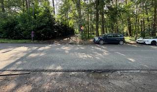 Bosgrond gelegen nabij Malosewaver, bereikbaar via bospad ±100m van de hoofdweg.<br /> 