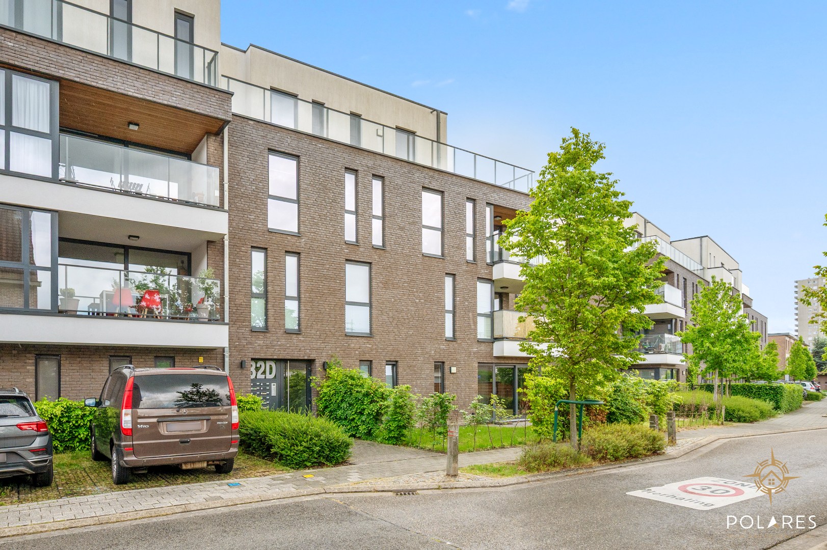 Appartement prêt à emménager et économe en énergie avec jardin ensoleillé et place de parking. - photo 2