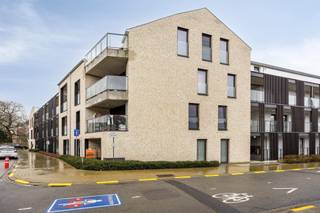 Dit prachtig, energiezuinig appartement met twee slaapkamers en terras is gelegen in de Bergstraat te Rotselaar. Een rustige en centrale locatie...