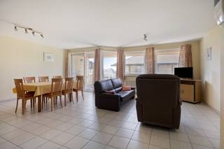 Dit ruime (136m² BVO) appartement, gelegen op de derde en vierde verdieping van residentie Riethof, biedt een unieke combinatie van ruimte en...