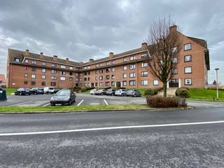 Dit 2-slaapkamerappartement is gelegen op de 3de verdieping en heeft een bewoonbare oppervlakte van 81 m².Het appartement heeft volgende indeling:...