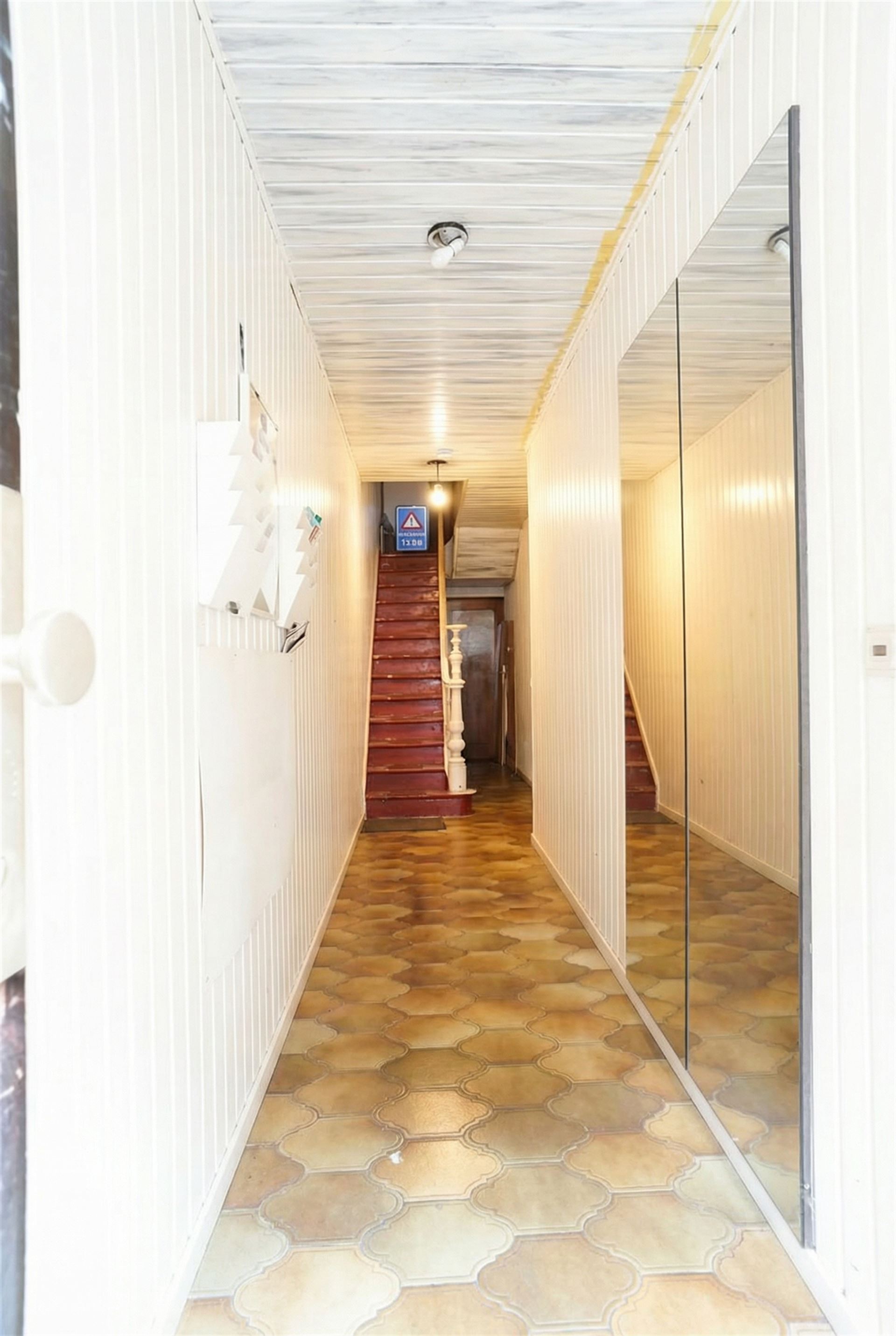 TE RENOVEREN GEZINSWONING MET VEEL POTENTIEEL EN 7 SLPK! - foto 4