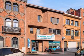 Interessante investeringsopportuniteit op een goede ligging. Dit opbrengsteigendom bestaat uit een ruime kantoorruimte op het gelijkvloers en...