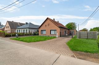 Maison familiale soignée, avec option sur un terrain total de 5007 m², située dans un véritable emplacement A à Onze-Lieve-Vrouw-Waver, une...