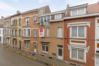 Bent u op zoek bent naar een gezinswoning, een investeringspand of een huis met ruimte voor twee gezinnen, deze woning biedt het allemaal. Grijp...