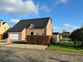 Unieke, ruime gezinswoning op top locatie in Herentals!In een doodlopende zijstraat van de rustige wijk De Molekens vind je deze ruime gezinswoning...