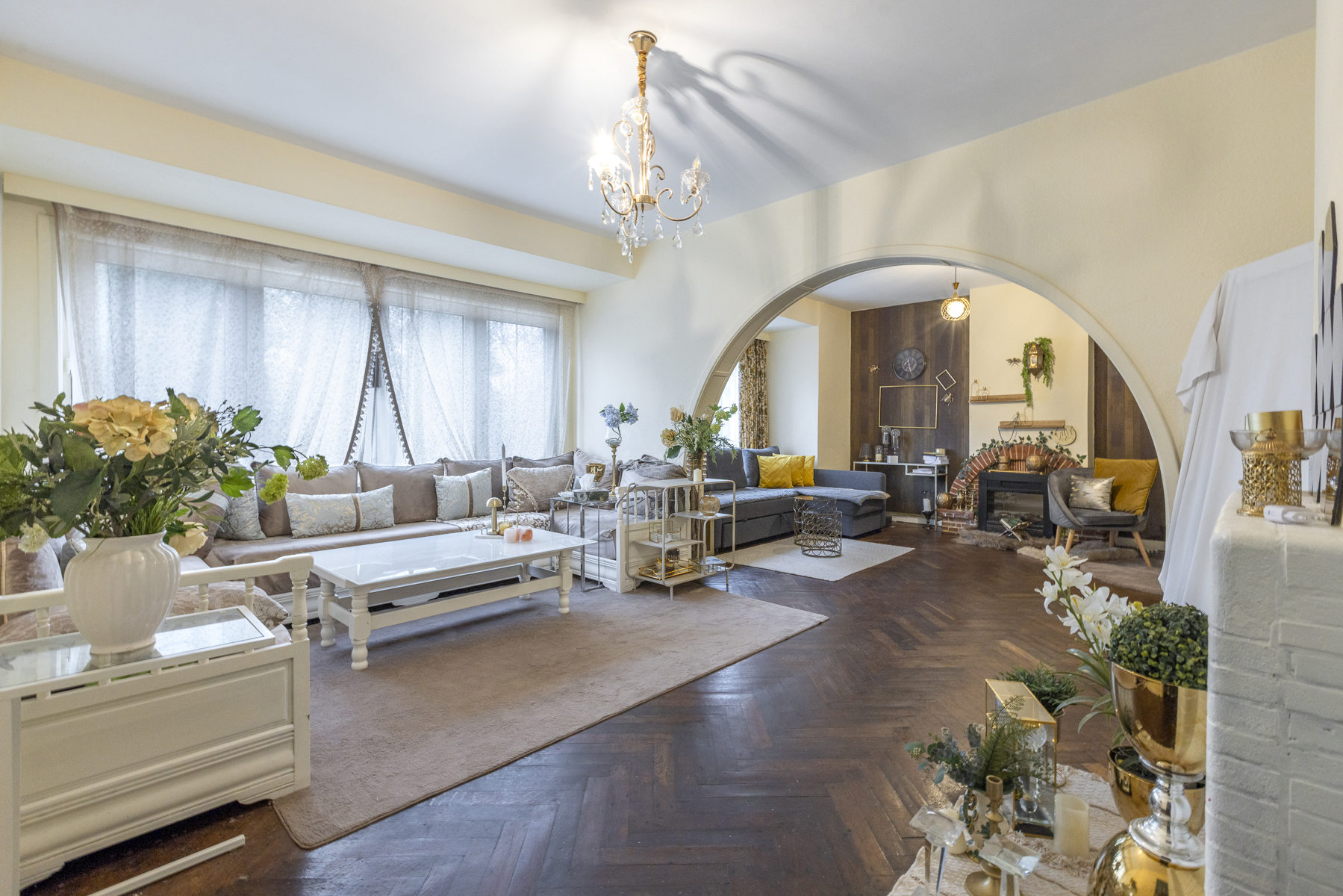 Opbrengsteigendom met twee appartementen en 6 garages. - foto 2