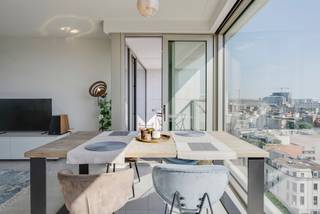 Wonen op toplocatie in hartje Antwerpen met een uitzonderlijk zicht over de stad!Prachtig gemeubeld appartement te huur in de Antwerp Tower, gelegen...