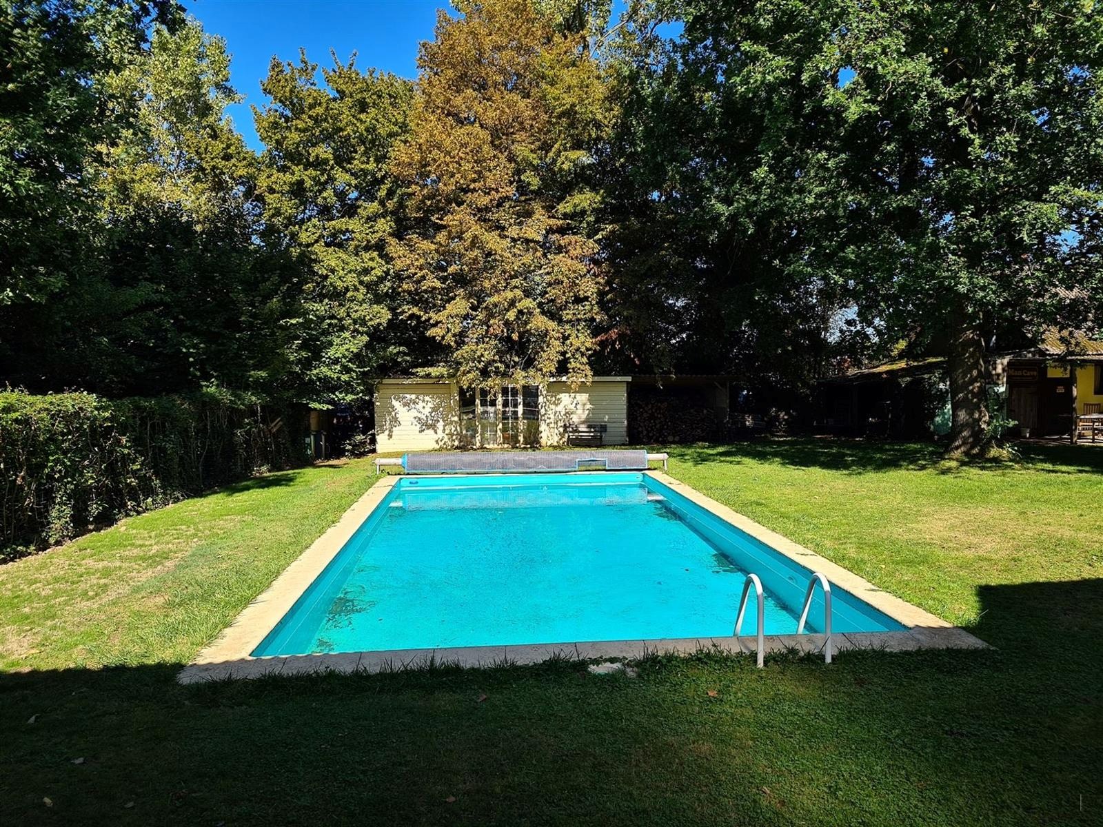 Bien situé (ancien) local commercial avec piscine et arrière-maison. - photo 4