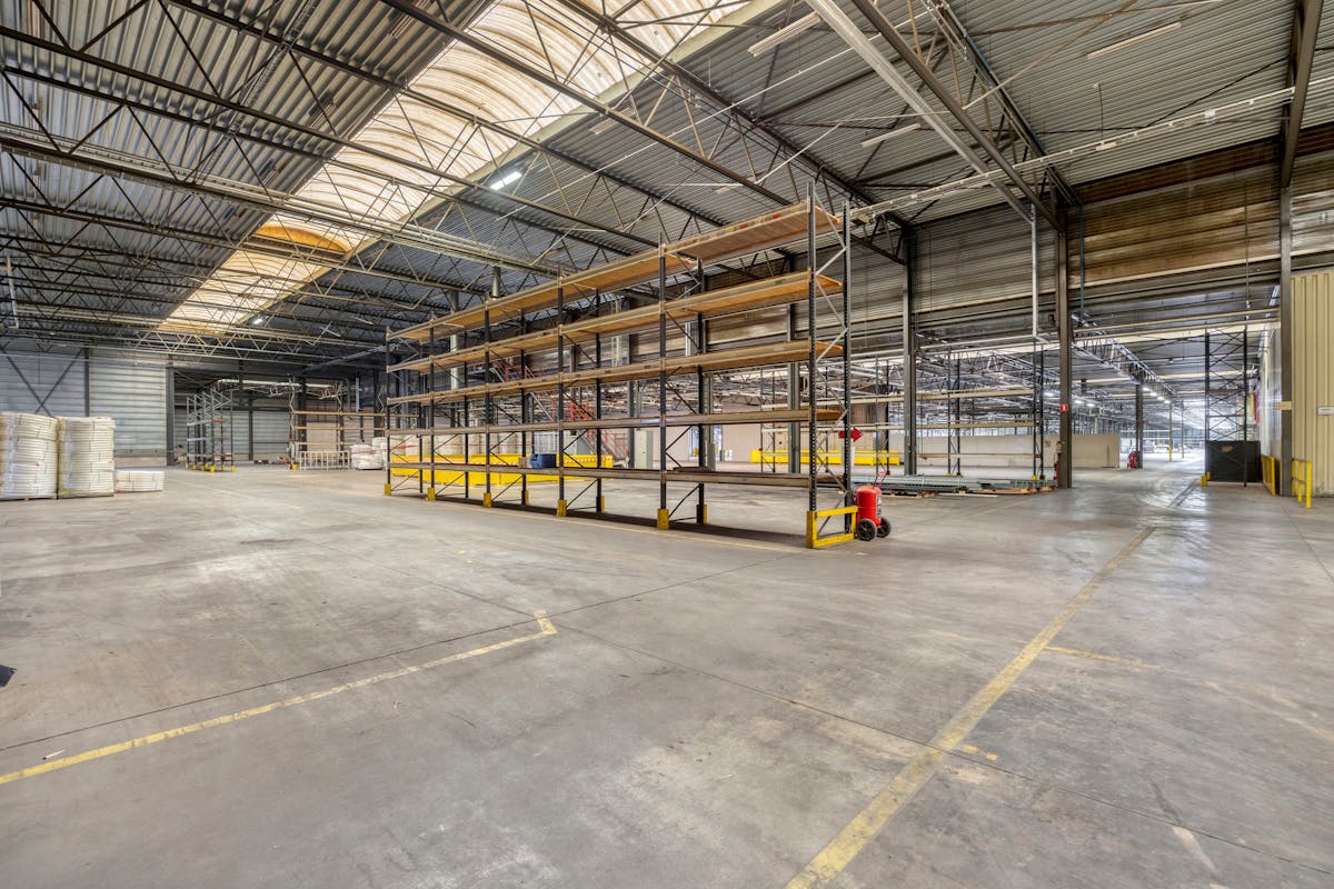 Centre de distribution récent avec 10 000 m² d'entrepôt dans un emplacement privilégié à proximité de l'E314 - photo 5