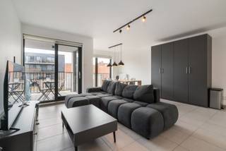 Dit moderne instapklare appartement (bouwjaar 2020 - APP. 1.01 / BUS 0102) is gelegen in hartje Lokeren.Hierbij de grote troeven:🌳 Charmant terras...