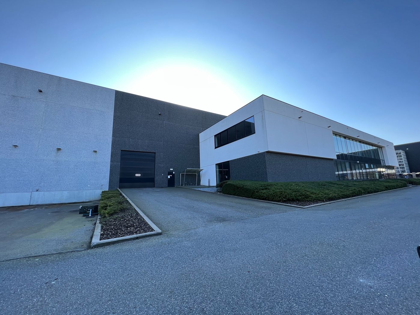 Logistiek bedrijfsgebouw met 12.978 m² magazijn en 1.026 m² kantoor in Willebroek - foto 3