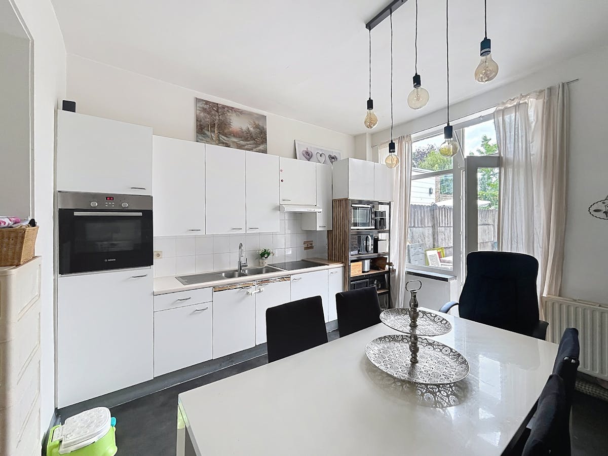 Charmante herenwoning met 3 slaapkamers en ruime tuin te huur - foto 4