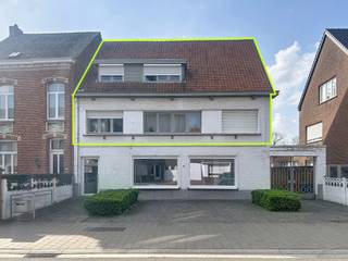 Ruim duplex appartement met 4 slaapkamers, terras en tuin. Gelegen op een uitloper van het centrum van Herenthout bevindt zich dit licht en...
