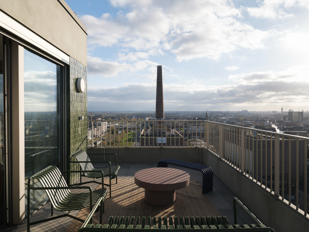 Luxe penthouse (bj. 2021) met twee kamers en een uitzonderlijk terras met panoramisch zicht over Gent en zijn torens. - foto 2