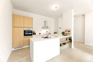 In het CENTRUM gelegen leuk gelijkvloers appartement met 3 SLK en TUINTJE! DIRECT INSTAPKLAAR. 6% BTW mogelijk! Nabij het openbaar...