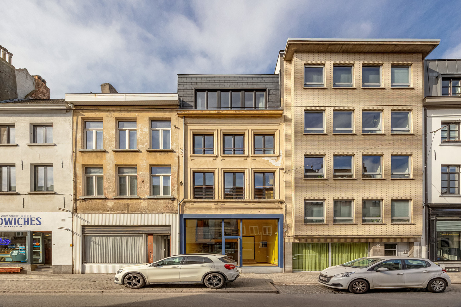 Veelzijdig opbrengsteigendom met aparte woongelegenheid en buitenruimte op A-locatie te Antwerpen met 2 aparte ingangen! - foto 1