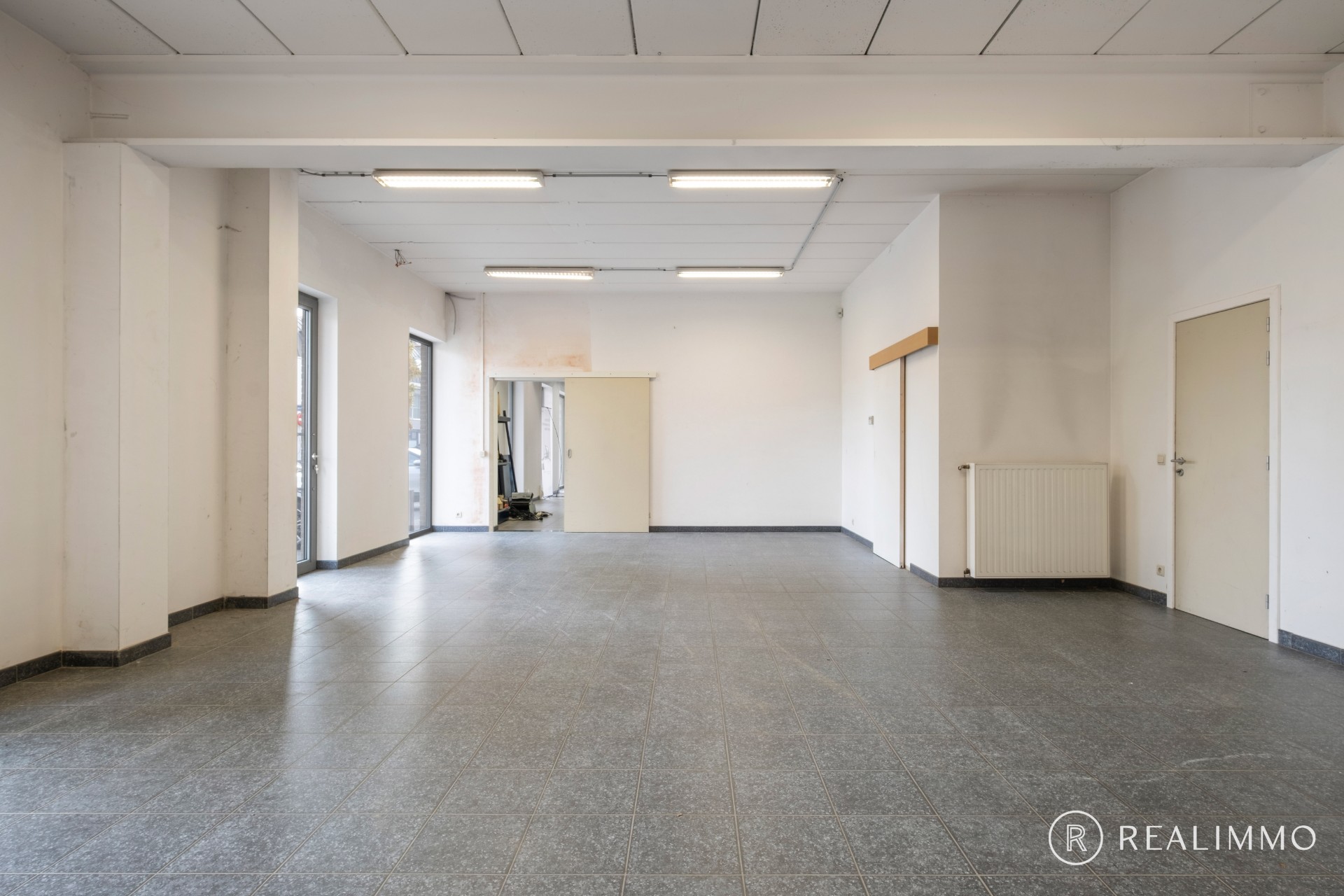 Handelsruimte, kantoorruimte of polyvalente ruimte op A-locatie in Waregem - foto 5
