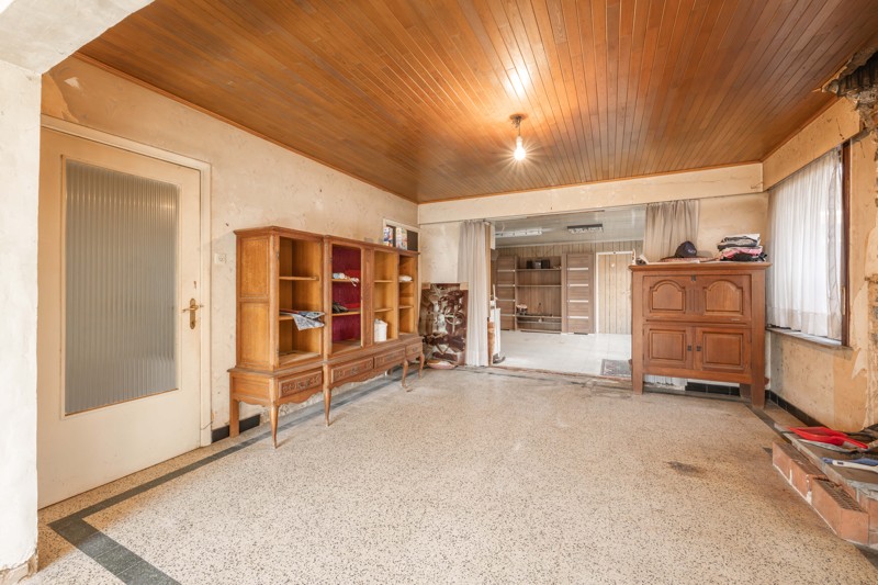 🏡 Te renoveren HALFOPEN woning met 3 slaapkamers, grote garage met uitweg achteraan TE KOOP in het hartje van Sint-Baafs-Vijve! - foto 4