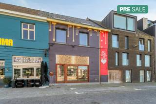 Handelspand te koop in Kortrijk. Het pand is gelegen aan de Verlaagde Leieboorden, een echte toplocatie.Indeling: - Kelder- Commercieel...