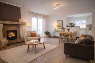 Ontdek deze alleenstaande woning, perfect gelegen in het hart van Westrozebeke.Bij binnenkomst word je verwelkomd in de ruime inkomhal met...