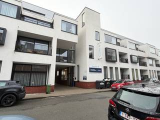 Deze verhuurde serviceflat (ca 80m2) is gelegen in "Tuin van Myra" en kent een mooie energiescore (label A!). Deze heeft volgende indeling:...