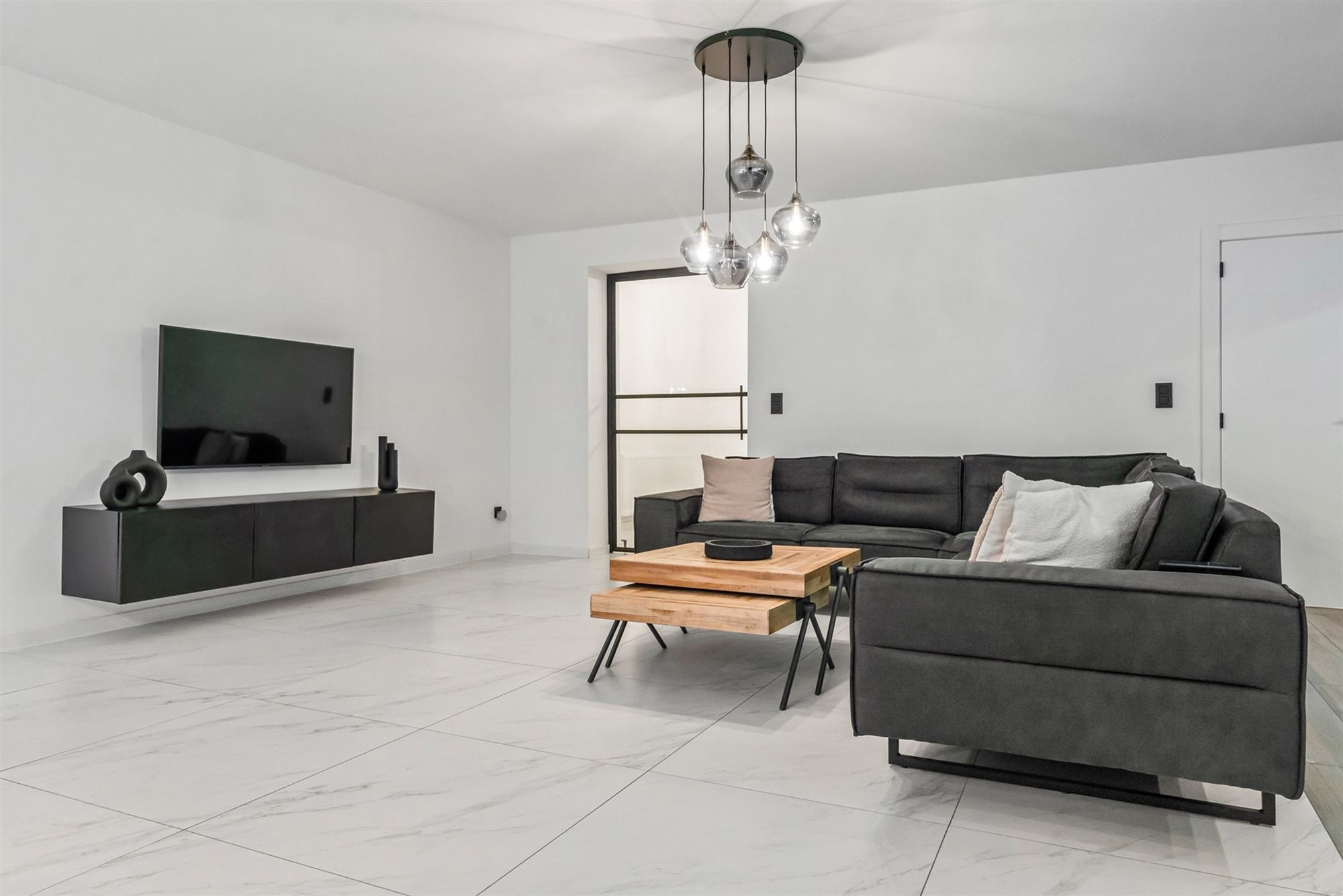 UITERST KNAP GERENOVEERDE WONING MET 3-4 SLAAPKAMERS OP EEN PERCEEL VAN 12A48CA TE BEVERLO - foto 4